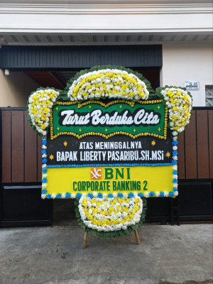 Papan Bunga Duka di Yuneri