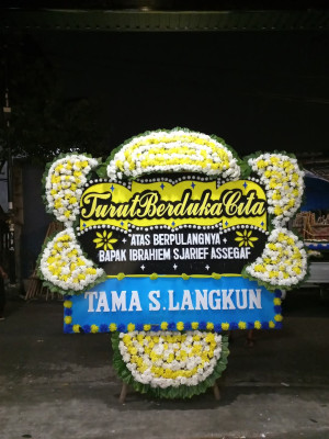 Papan Bunga Duka di Yuneri