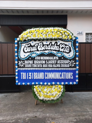 Papan Bunga Duka di Yuneri